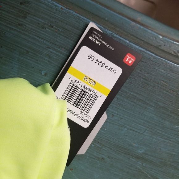 Under Armor NWT T-Shirt workout Medium M Loose Tee Yellow Green Neon - Picture 12 of 14